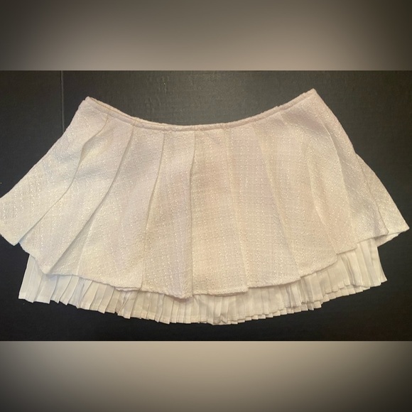 NWT PrettyLittleThing Cream Pleated Faux Textured Boucle Mini Skirt Size 4 - Picture 6 of 9